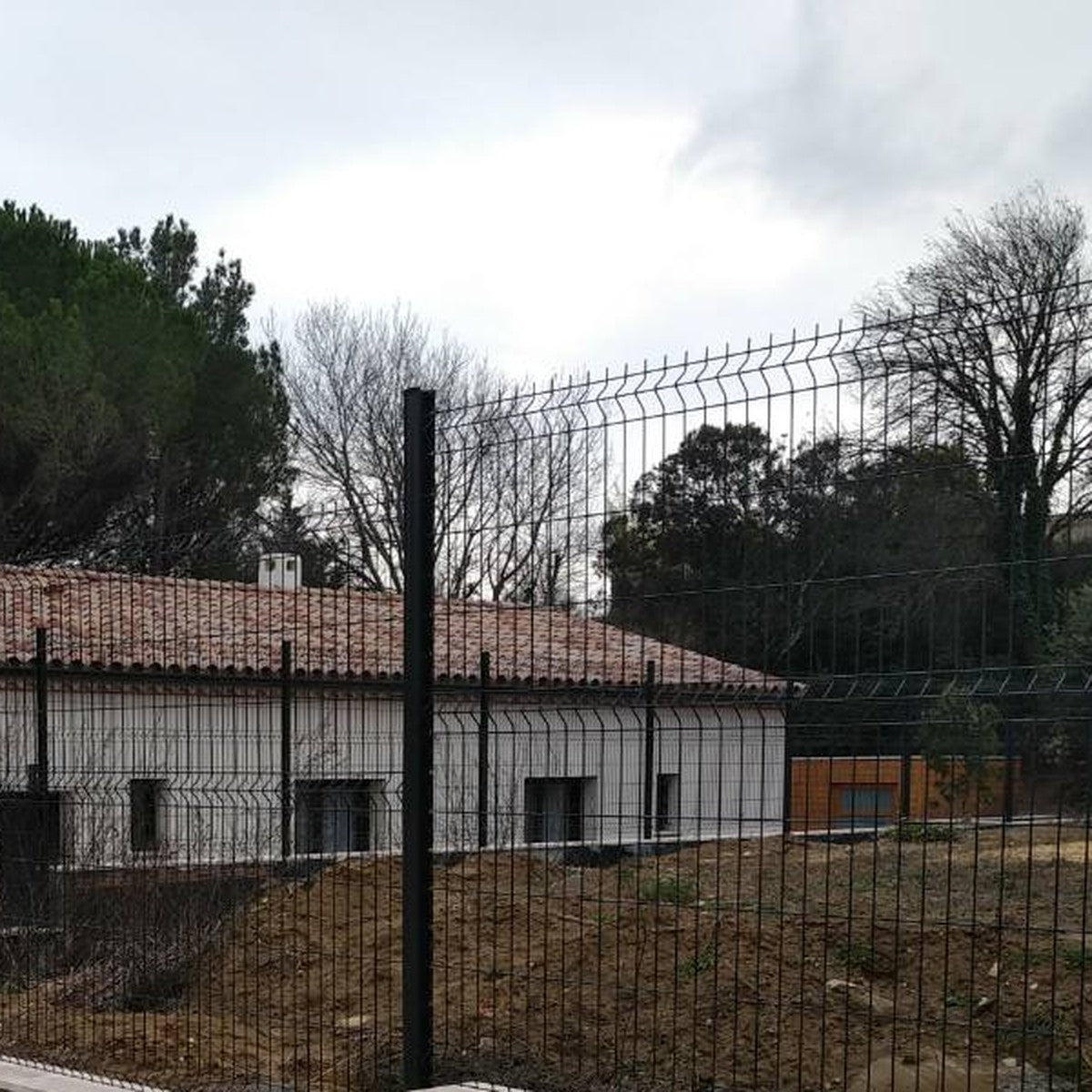 Poteau de clôture à encoches Hestia gris anthracite RAL 7016 avec panneau rigide